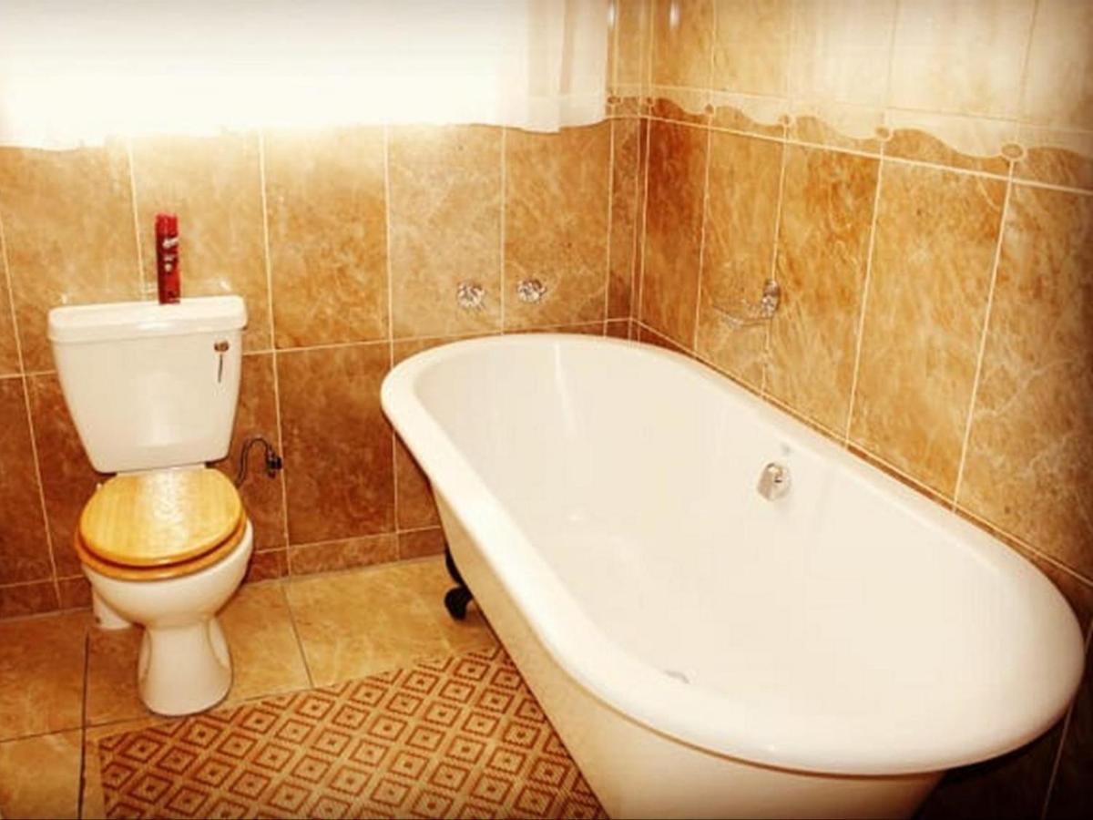 Moshitametsi Guesthouse Kempton Park Buitenkant foto