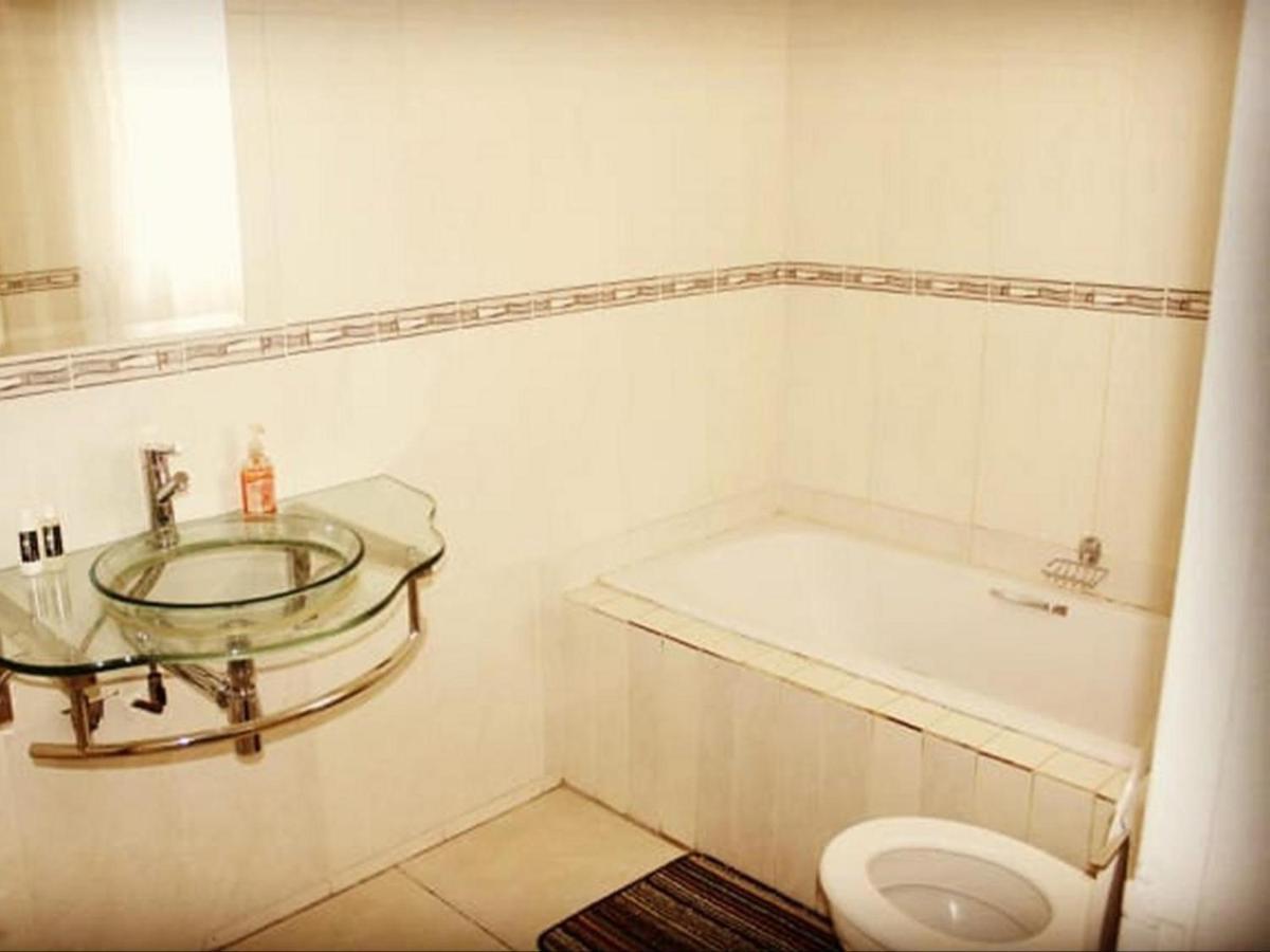 Moshitametsi Guesthouse Kempton Park Buitenkant foto