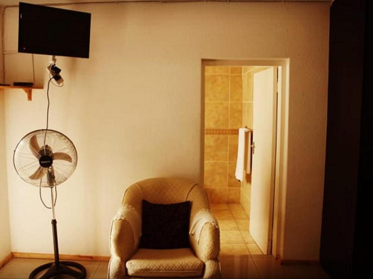 Moshitametsi Guesthouse Kempton Park Buitenkant foto