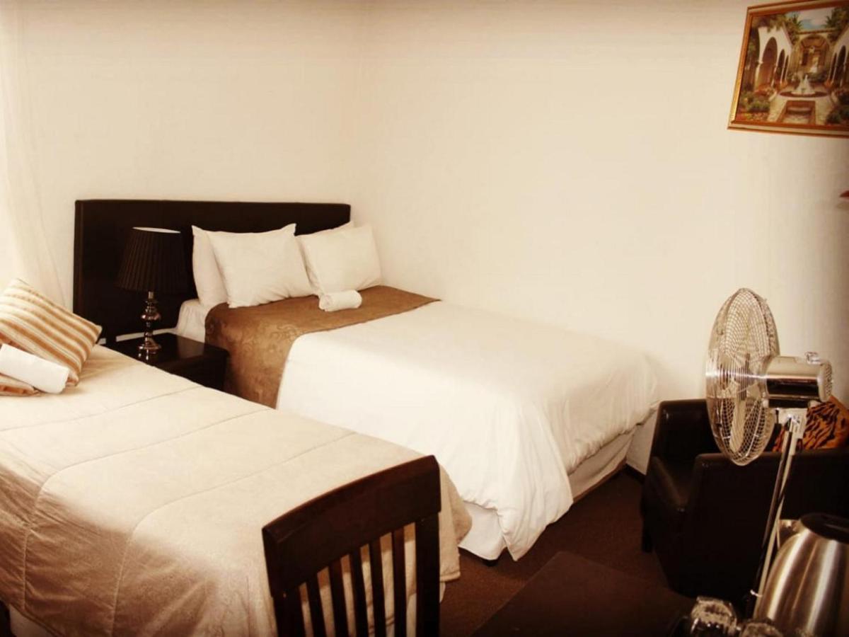 Moshitametsi Guesthouse Kempton Park Buitenkant foto