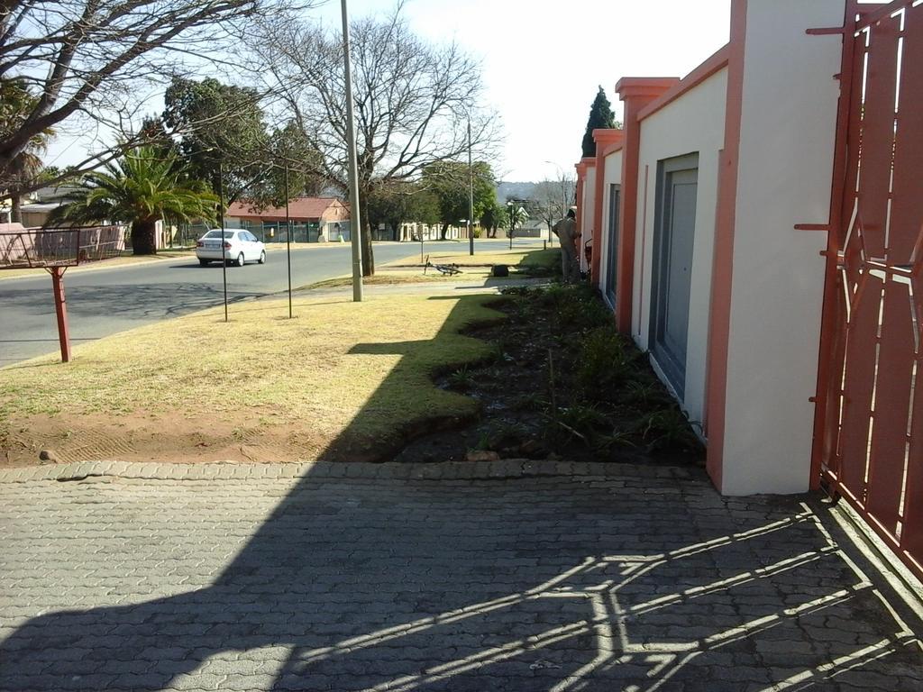 Moshitametsi Guesthouse Kempton Park Buitenkant foto