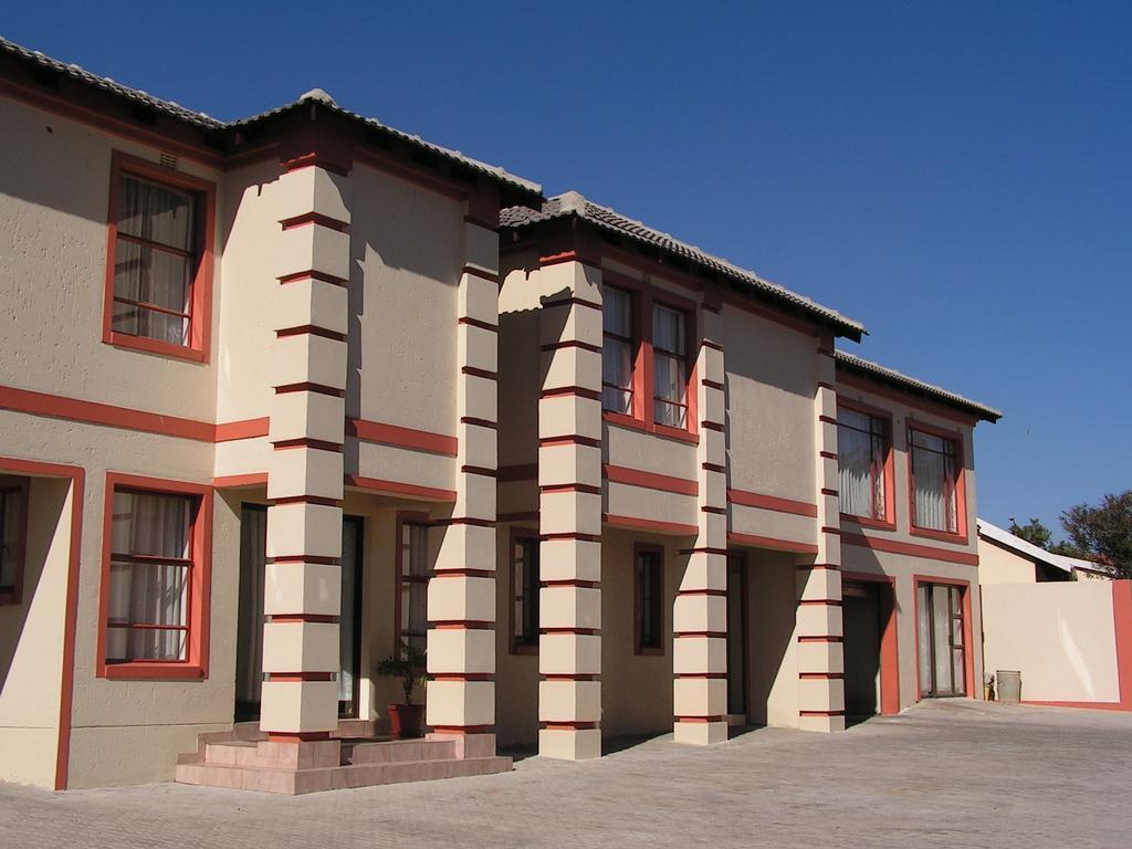 Moshitametsi Guesthouse Kempton Park Buitenkant foto