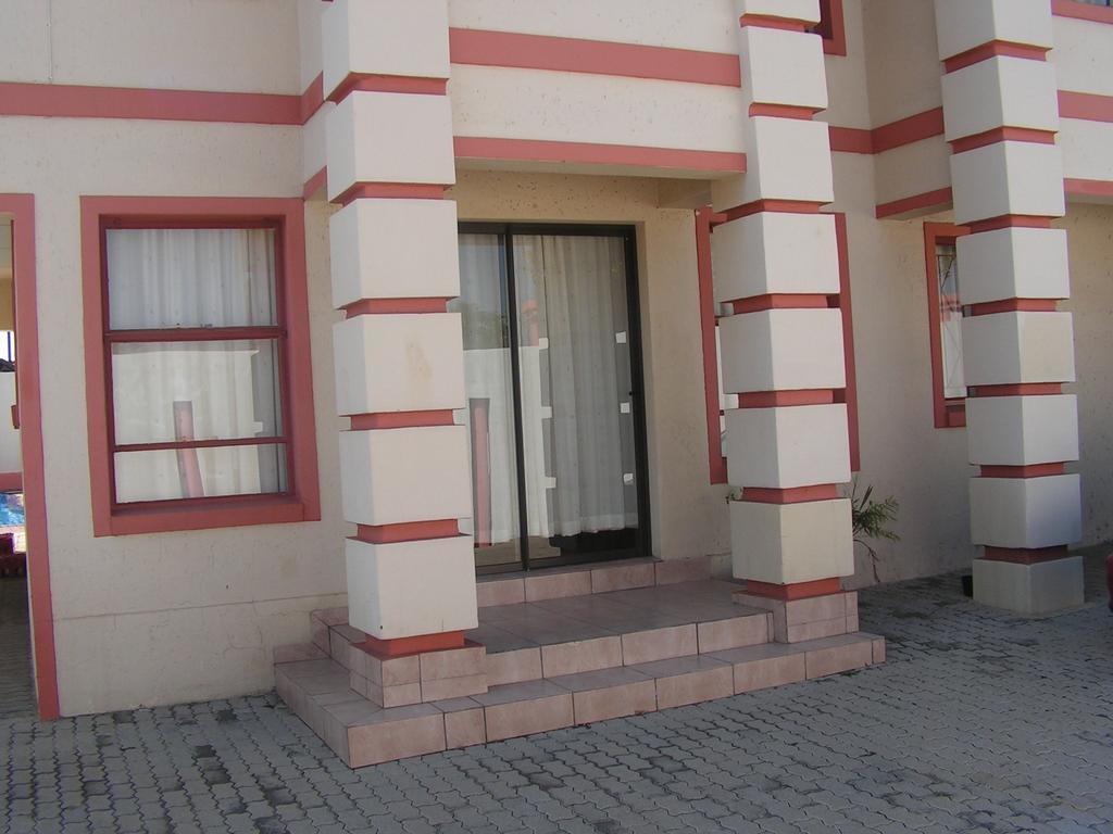 Moshitametsi Guesthouse Kempton Park Buitenkant foto