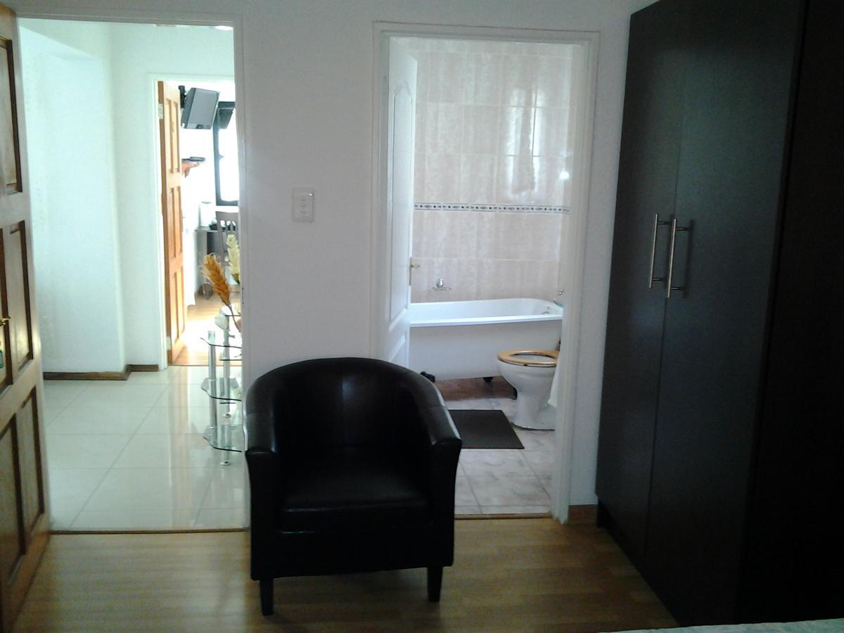 Moshitametsi Guesthouse Kempton Park Buitenkant foto