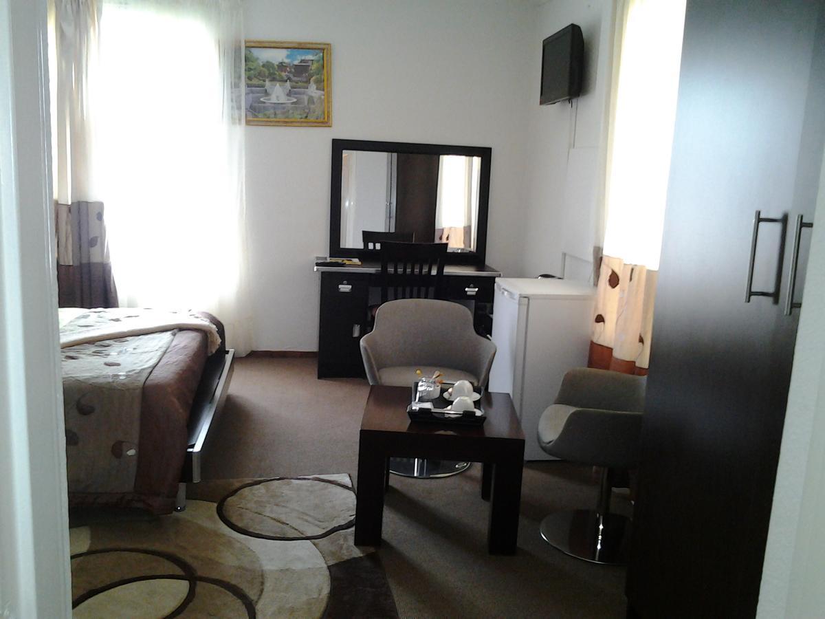 Moshitametsi Guesthouse Kempton Park Buitenkant foto