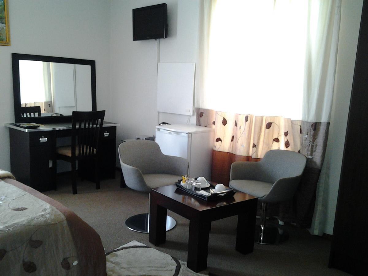 Moshitametsi Guesthouse Kempton Park Buitenkant foto