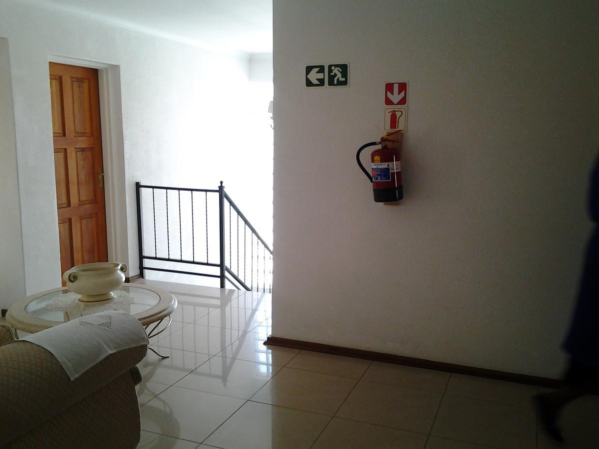 Moshitametsi Guesthouse Kempton Park Buitenkant foto