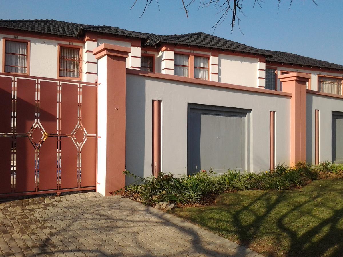 Moshitametsi Guesthouse Kempton Park Buitenkant foto