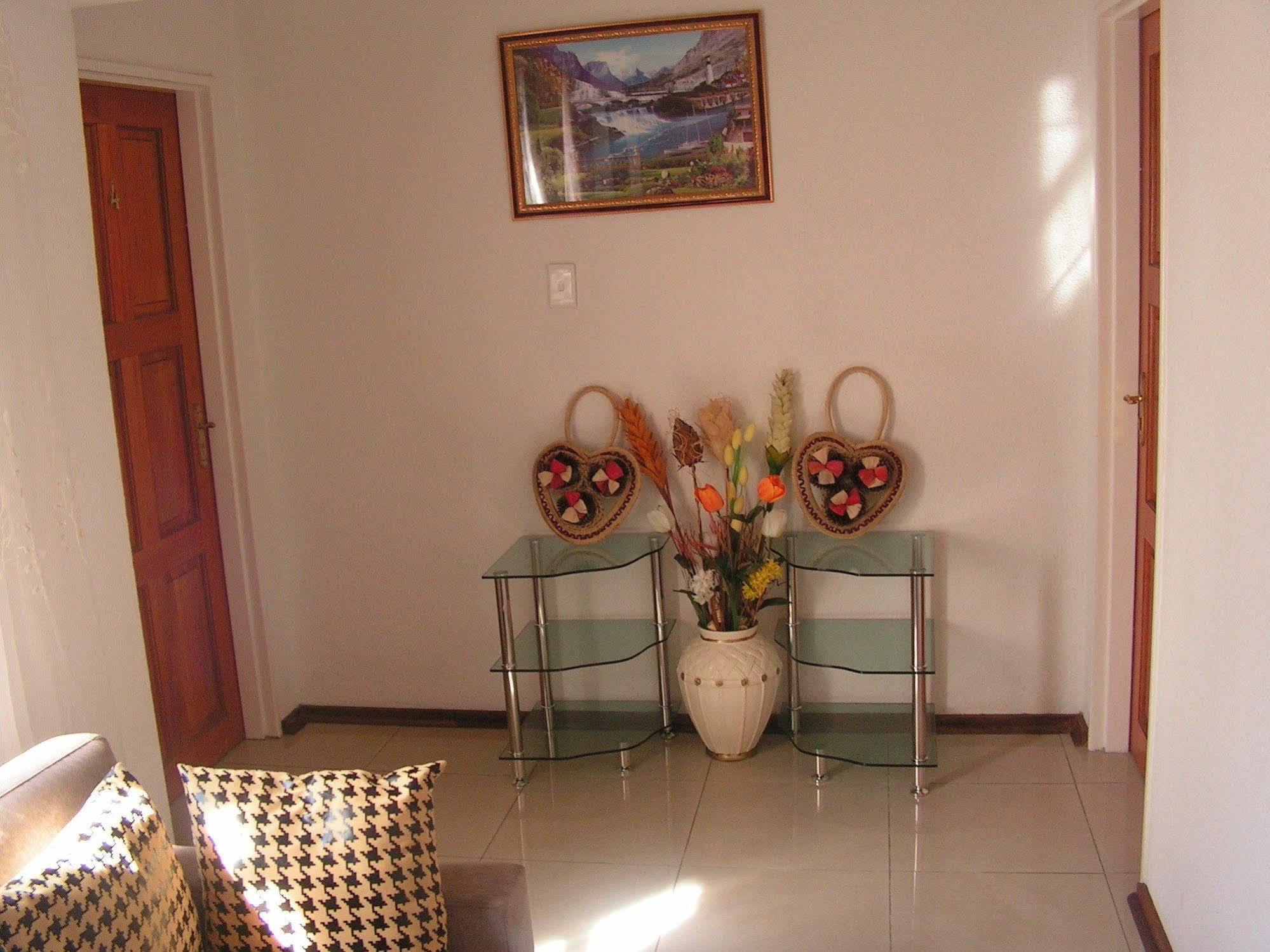 Moshitametsi Guesthouse Kempton Park Buitenkant foto