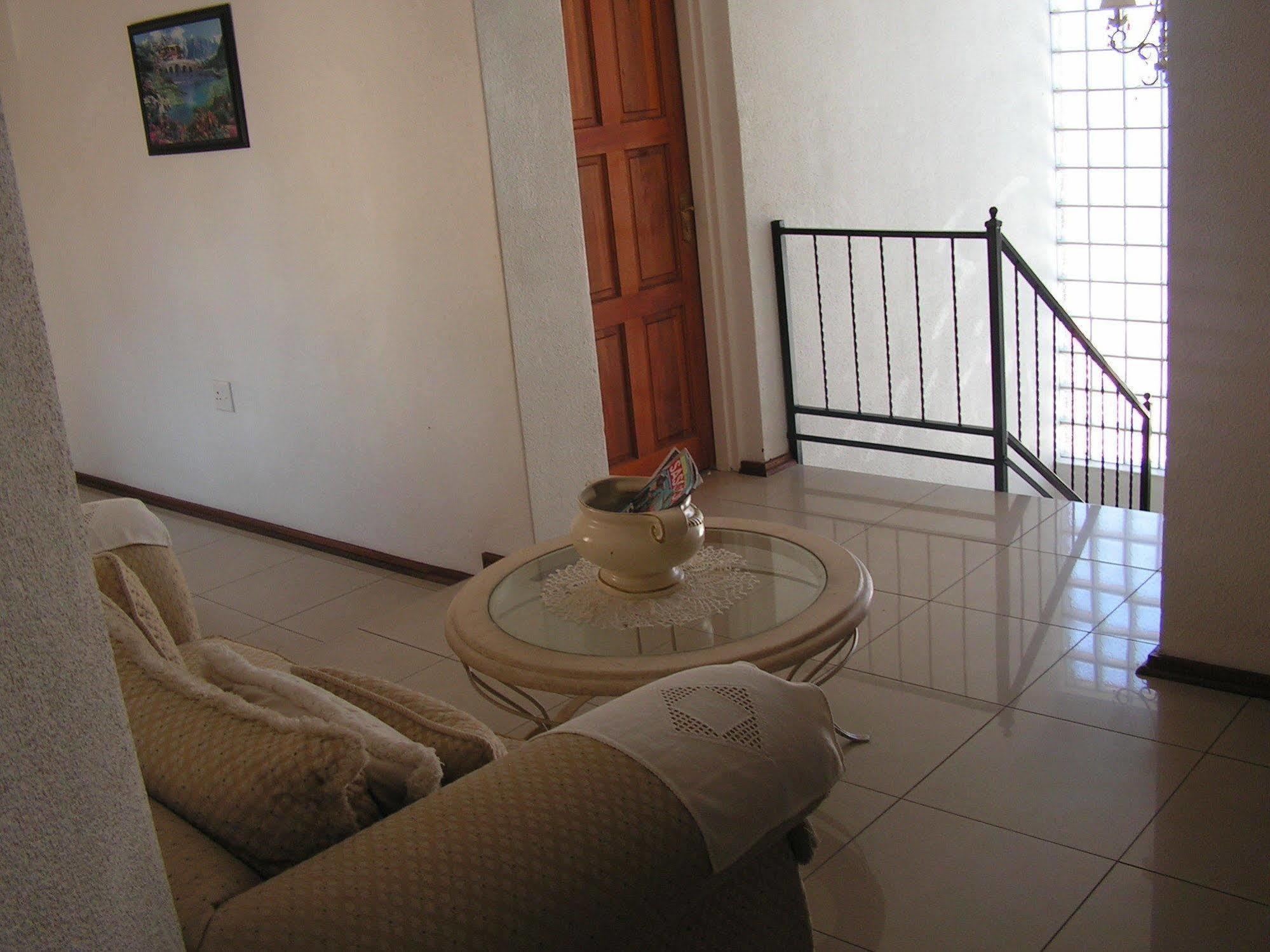 Moshitametsi Guesthouse Kempton Park Buitenkant foto