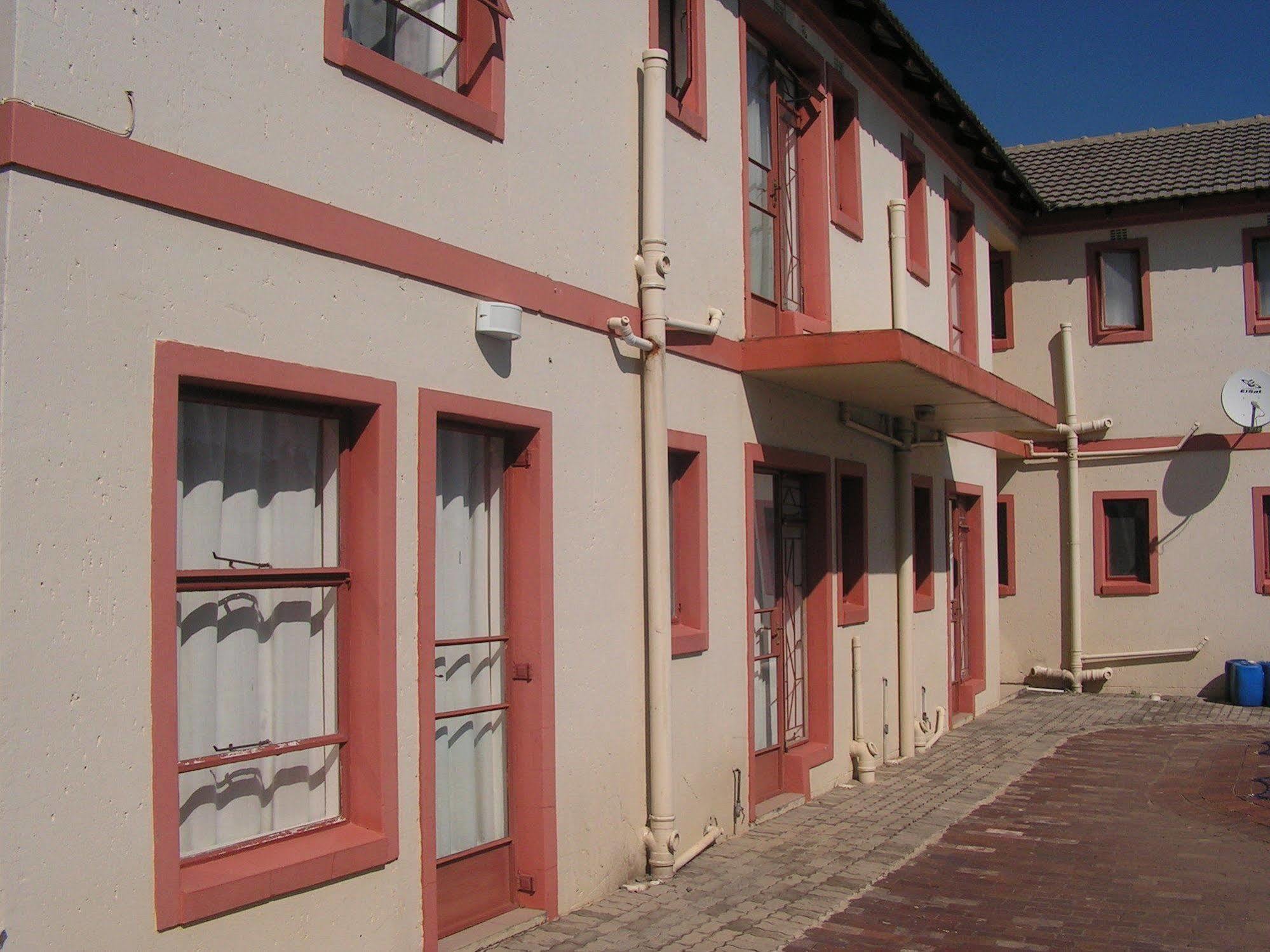 Moshitametsi Guesthouse Kempton Park Buitenkant foto