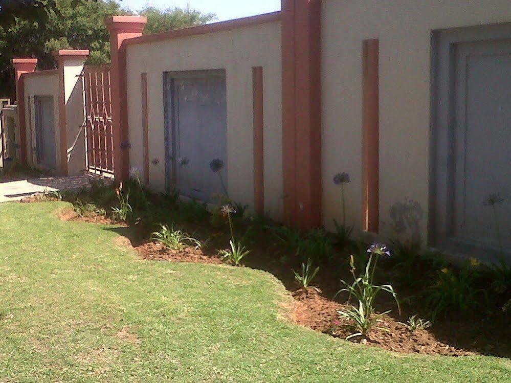 Moshitametsi Guesthouse Kempton Park Buitenkant foto