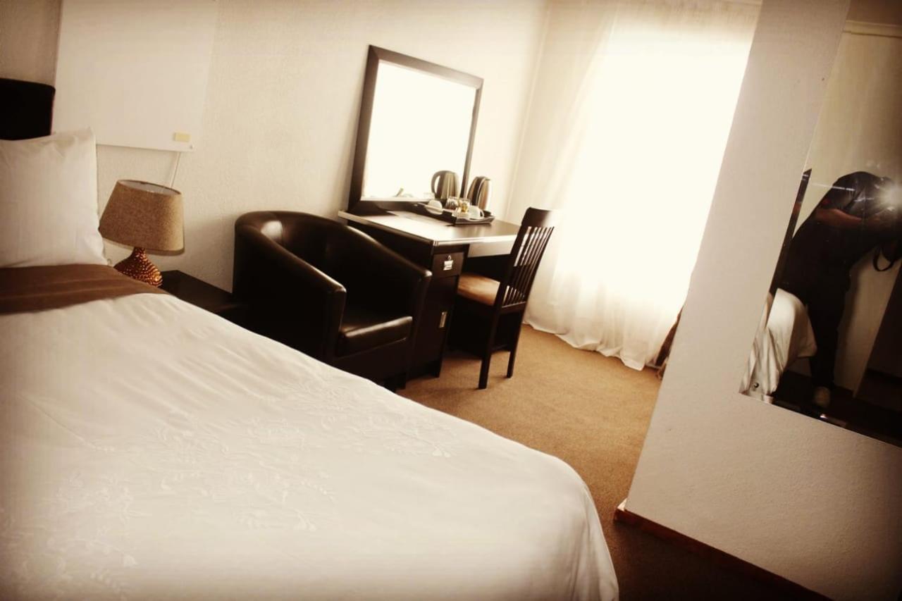 Moshitametsi Guesthouse Kempton Park Buitenkant foto